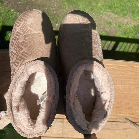 Ugh low cut boots - Picture 6 of 7